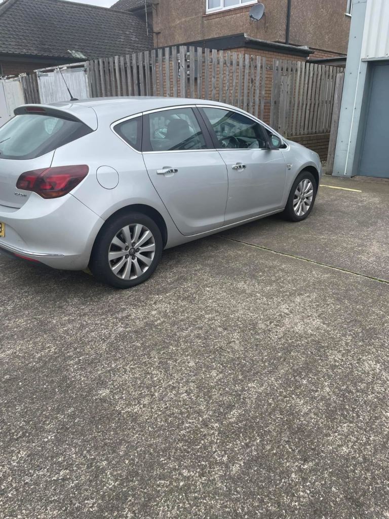Vauxhall, ASTRA, Hatchback, 2012, Manual, 1956 (cc), 5 doors