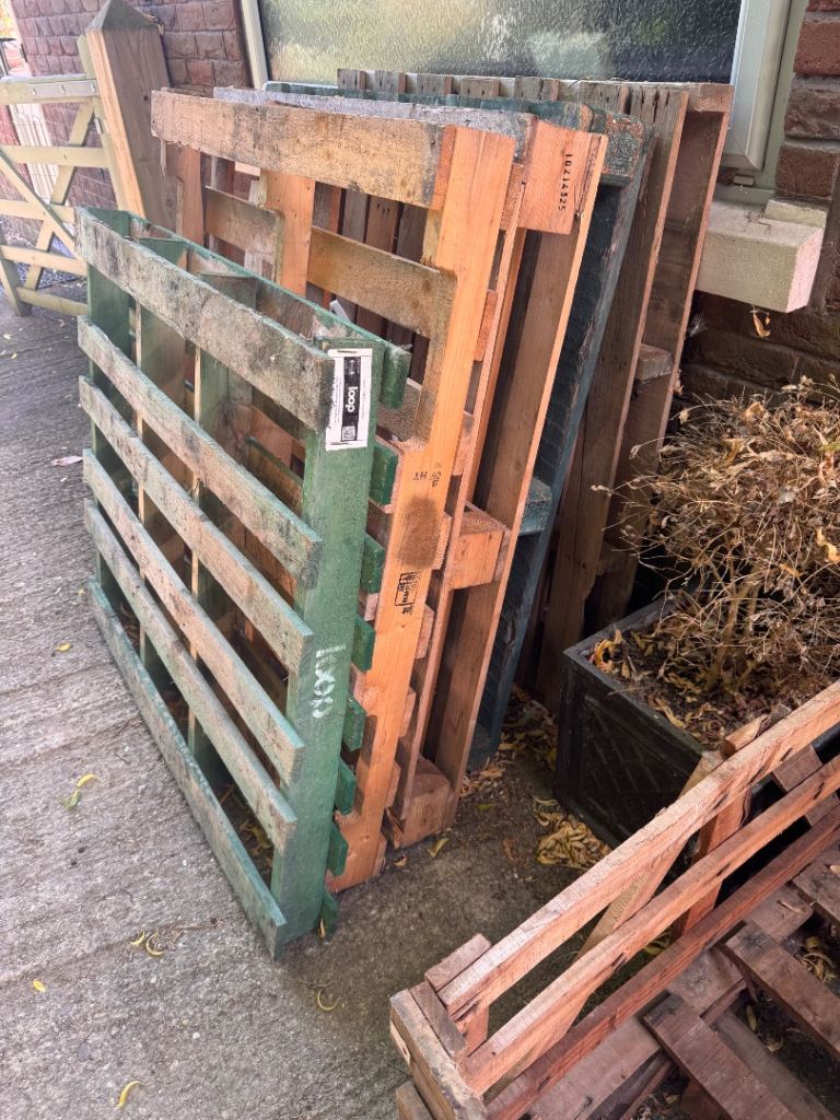 FREE Wooden Pallet and Pallet Box