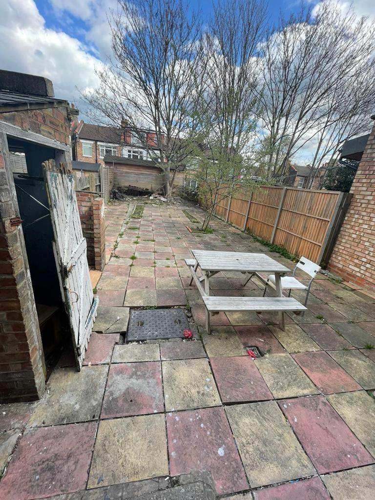 SINGLE ROOM SEVEN SISTERS, N17 – Walking Distance from station