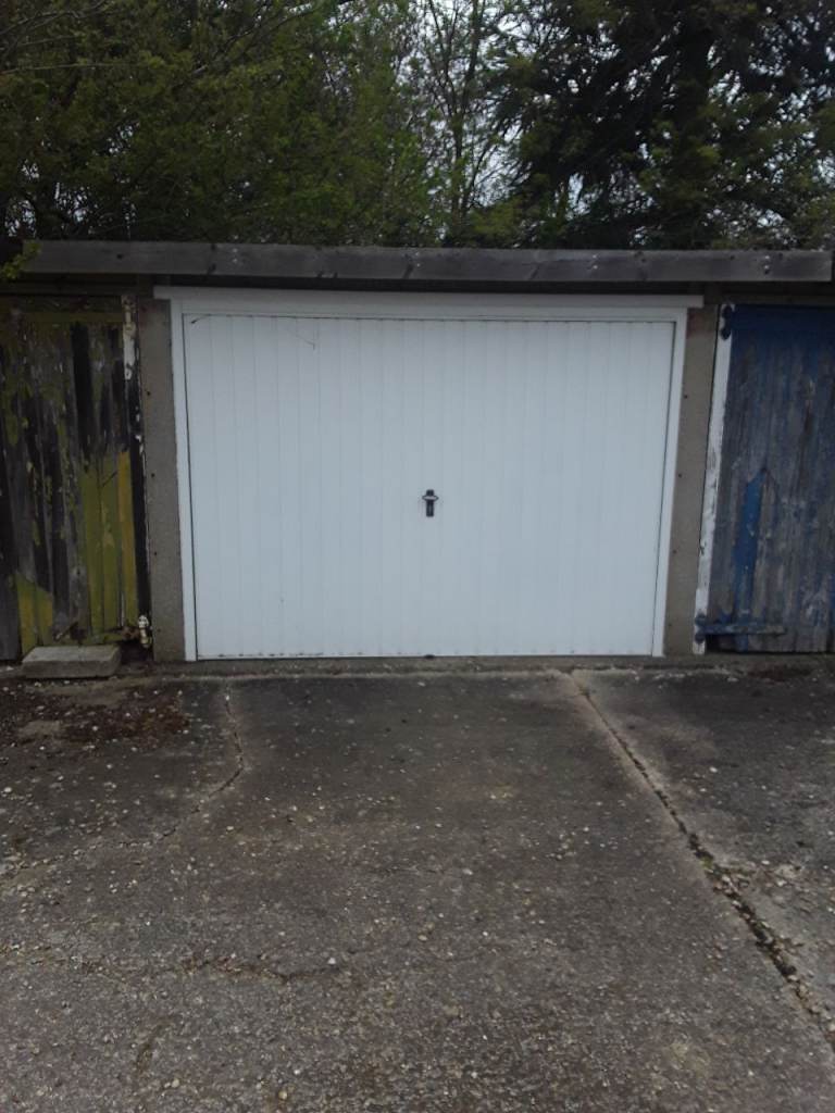 Garage for rent 