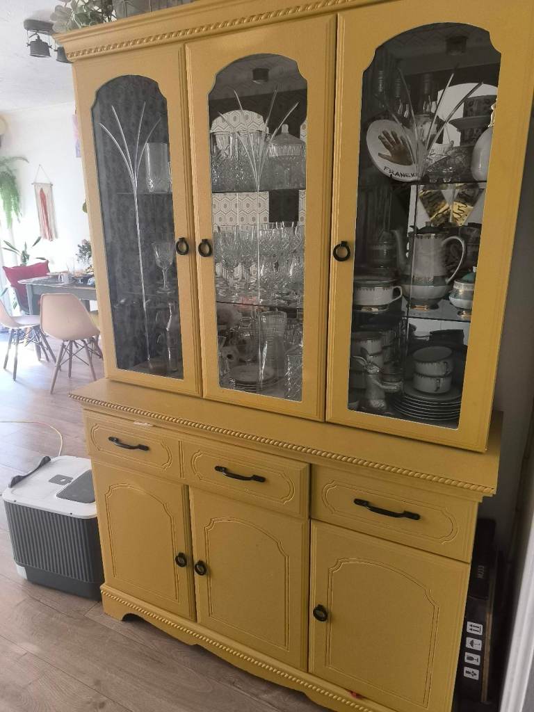 Display cabinet. Free.