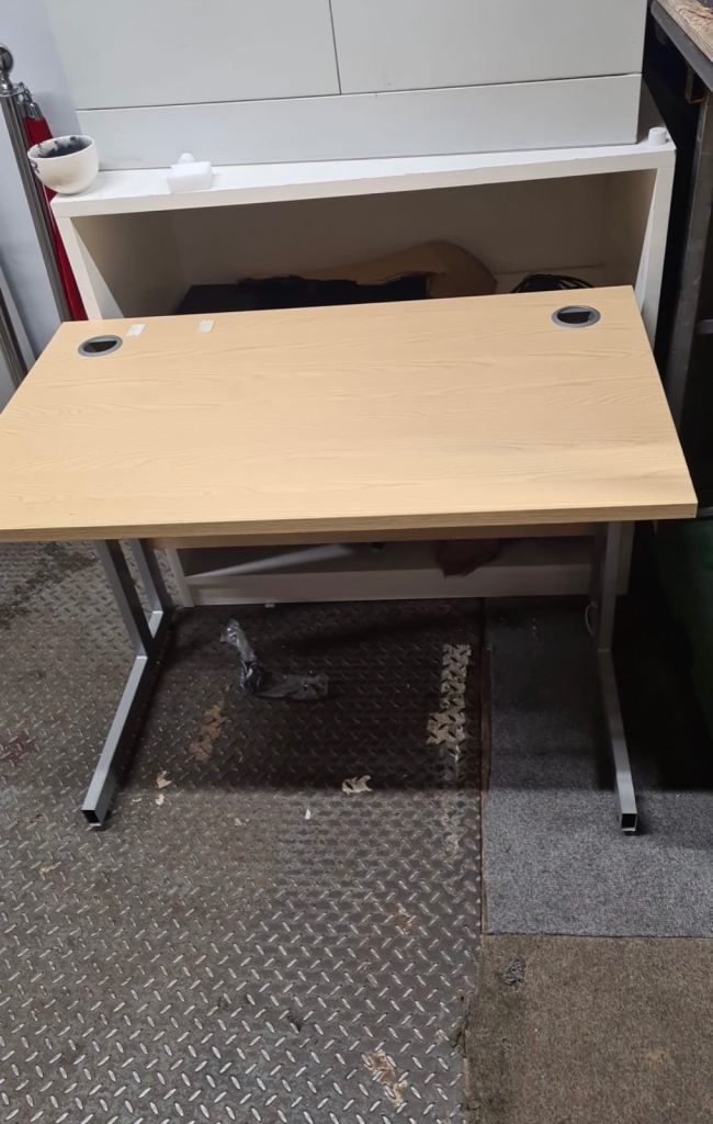 Cantilever office desks 100cm x 60cm (22 available)