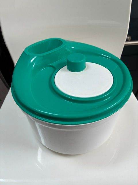 Salad Spinner – Green and White, Good Condition