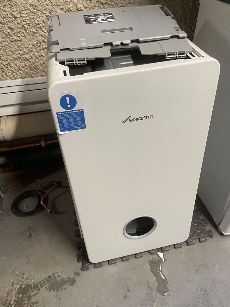 Worcester Bosch Greenstar 8000+ Life 30kw System Boiler