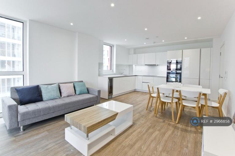 3 bedroom flat in Distel Apartments, London, SE10 (3 bed) (#2966858)
