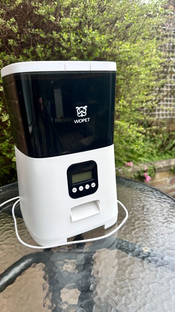 Automatic pet feeder WOPET