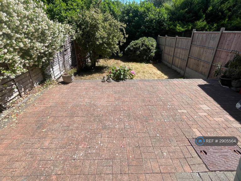 3 bedroom house in Cavendish Close, Amersham, HP6 (3 bed) (#2905564)