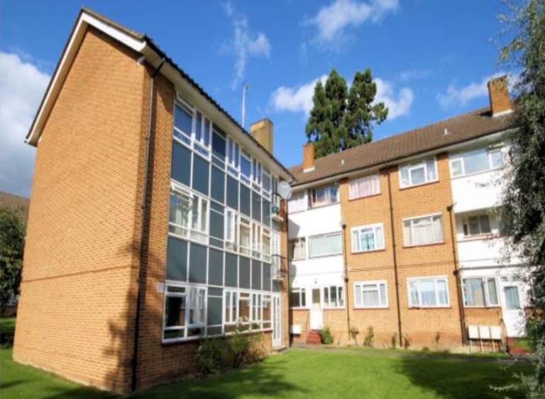 image for Newly redecorated 2 Bed 2nd floor flat to rent in Edgware-Regents court