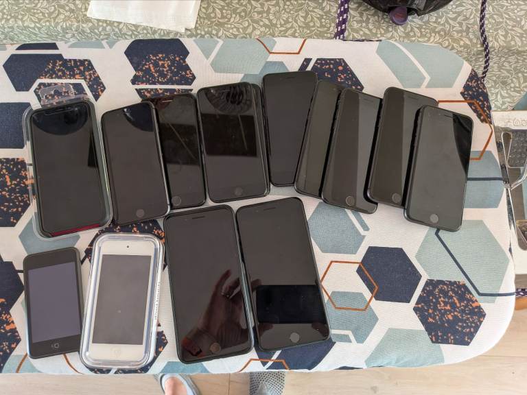 Job Lot of Apple iPhones and iPod Touch – Good Condition