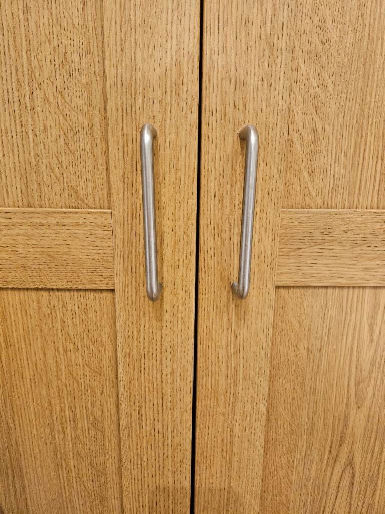 Attractive wood veneer wardrobe