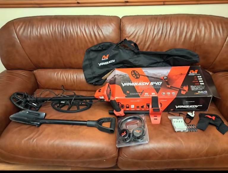 Minelab Vanquish 540 Pro Pack Metal Detector