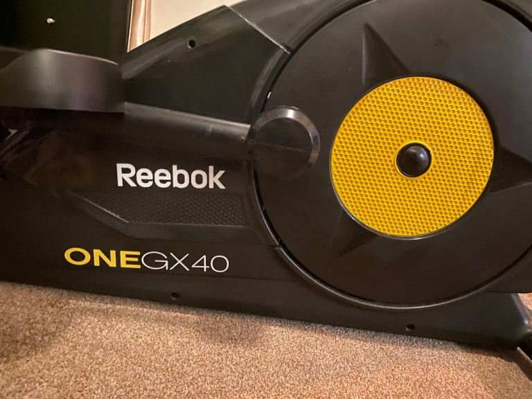 Cross trainer Reebok One GX40. Great condition.