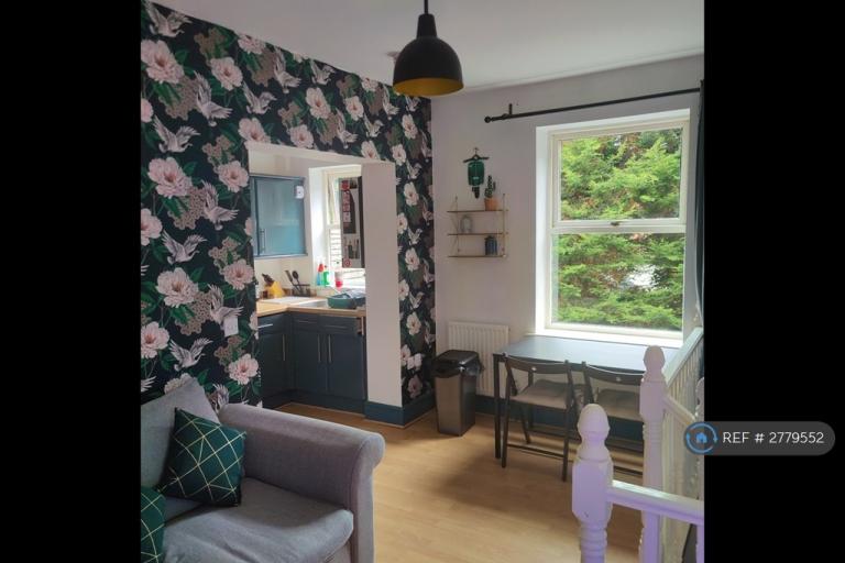 1 bedroom flat in Barlow Moor Road, Didsbury, M20 (1 bed) (#2779552)