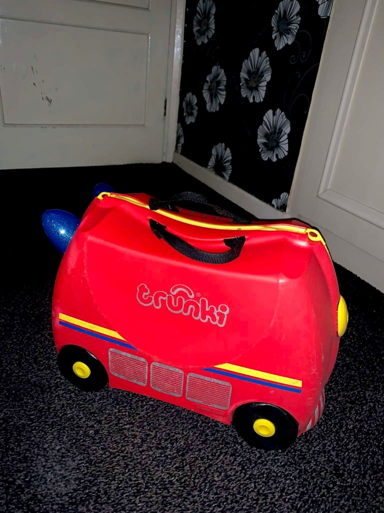  Trunki Frank Firetruck 4 Wheel Hard Ride On Suitcase - Red