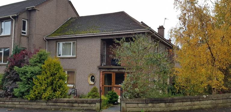  Bright two-bedroom ground-floor flat with a garden