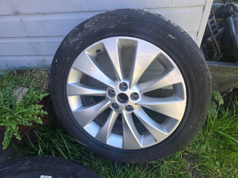 18 inch Alloy 5 stud Vauxhall Mokka with 2 continental tires 215 55 18 