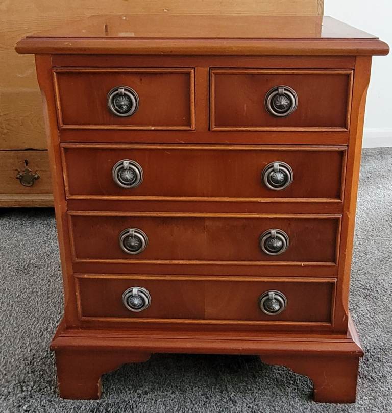 Small antique style chest of drawers