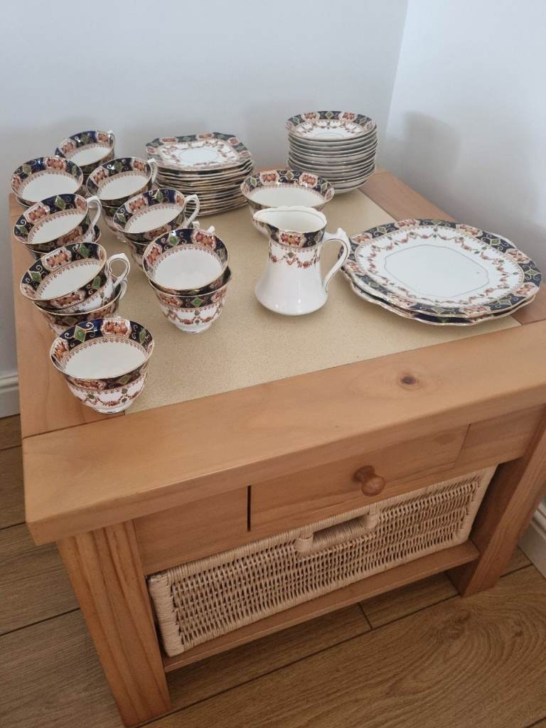 LOVELY VINTAGE MARKS & SPENCER CHINA TEA SET