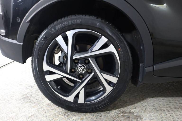 2022 Toyota C-HR 1.8 VVT-h Design CVT Euro 6 (s/s) 5dr HATCHBACK PETROL/ELECTRIC Automatic