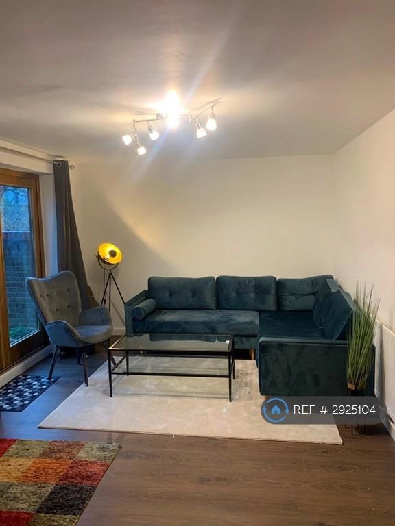1 bedroom flat in Frogmore, London, SW18 (1 bed) (#2925104)