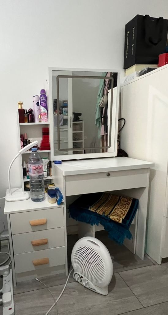 White Dressing Table with Mirror and Drawers – Good Condition