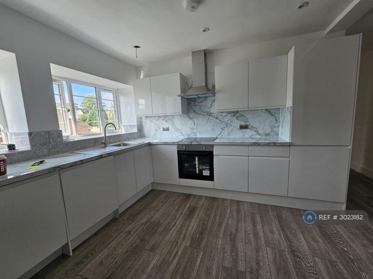 3 bedroom flat in Riviera Court, Bournemouth, BH2 (3 bed) (#3023182)