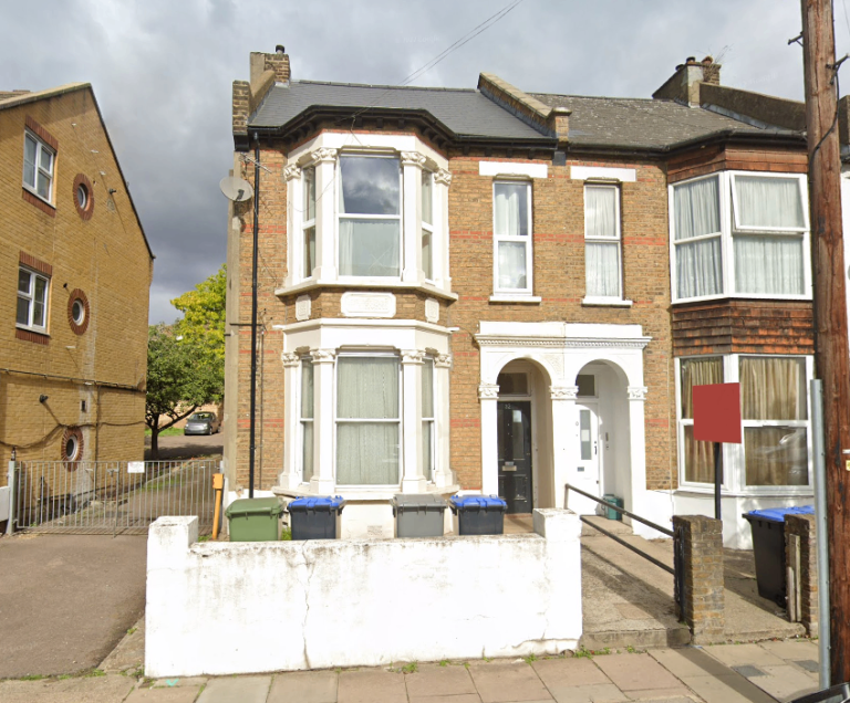 Large two bedroom flat to rent in Willesden Junction