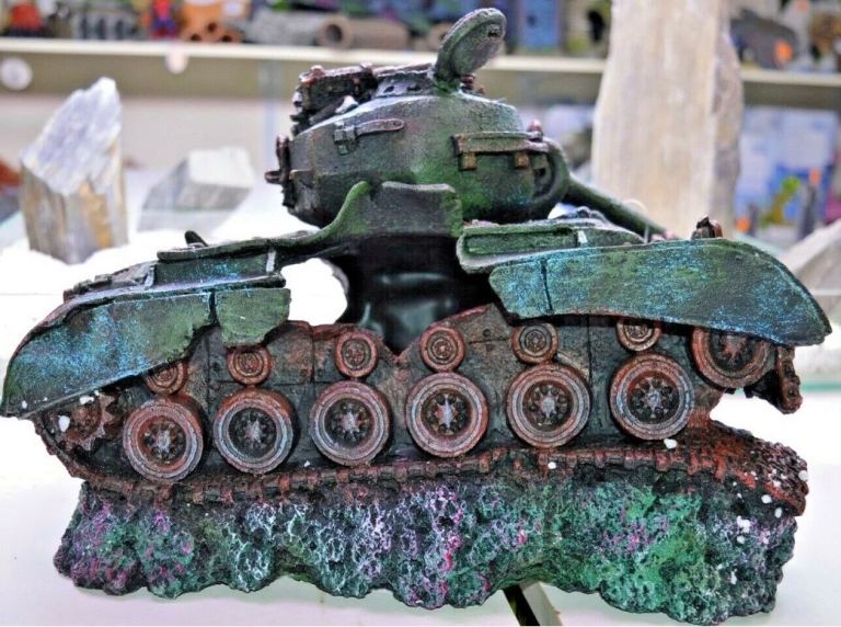 XL army tank for aquarium 