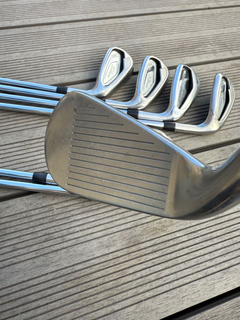 Titleist T300 2019 5-PW + AW (48’) Regular flex