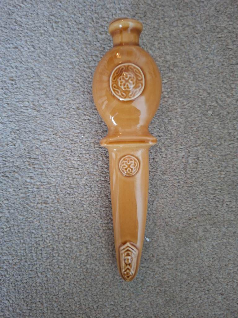  Vintage Glen Fiona  WHISKY Ceramic Lindisfarne Dirk   Decanter Bottle  