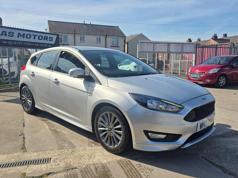 2017 Ford Focus 1.0T EcoBoost ST-Line Euro 6 (s/s) 5dr HATCHBACK Petrol Manual