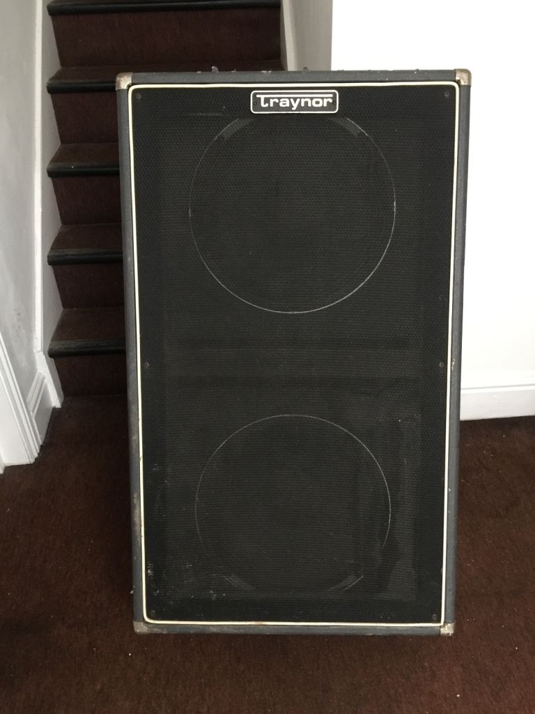 Traynor 2150 2 x 15 - 900Watt bass cab 4 ohms