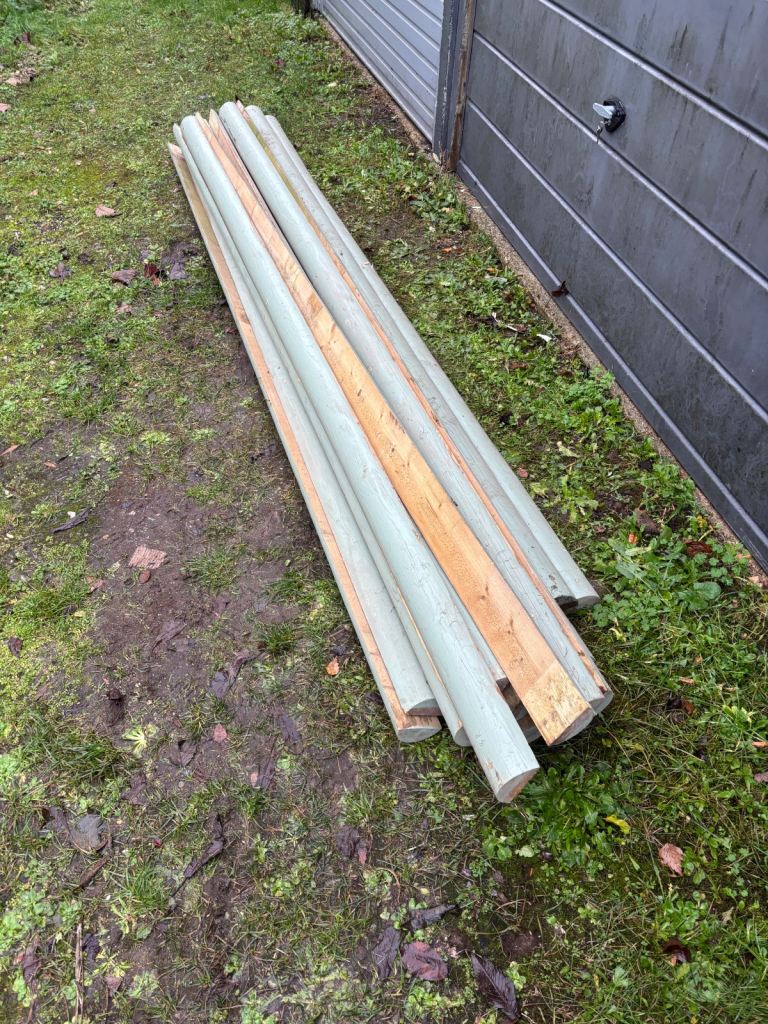 Rolled or half round timber wood lengths for fence or cladding (x18)