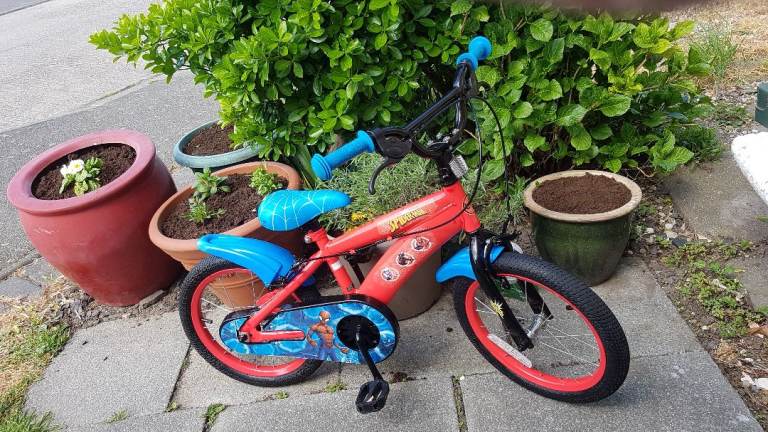 BOYS 16" WHEEL SPIDERMAN BIKE IN GREAT CLEAN WORKING CONDITION AGE 4+