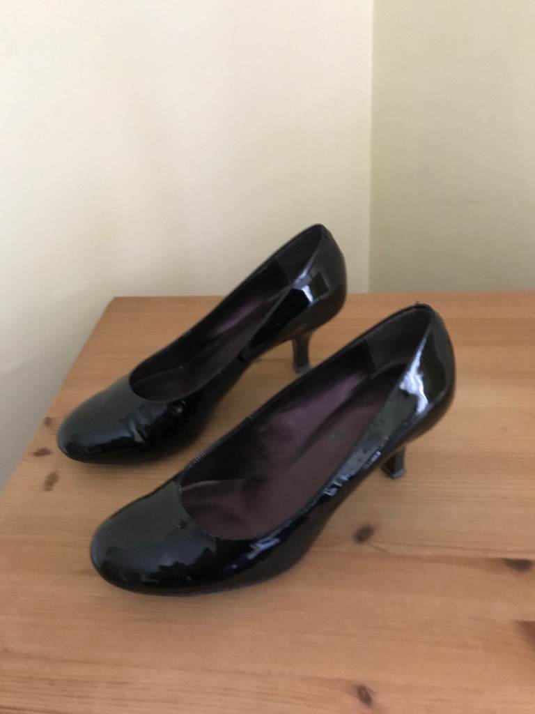 Beautiful Clarks black shoes 5.5 only worn once for a wedding so hardly any wear