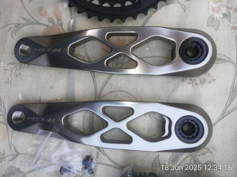 Evosid DUB crank set full kit brand new unfitted boxed