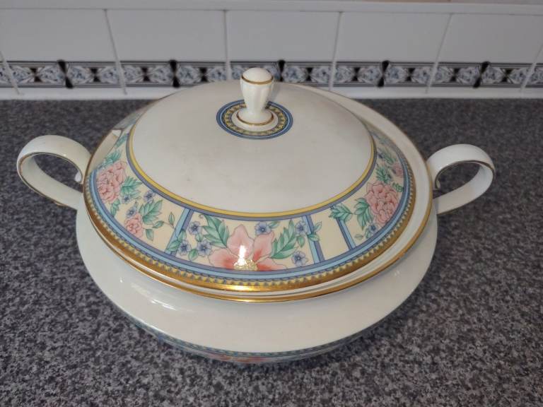 Royal Grafton Sumatra Soup Tureen with Lid – As Good As New