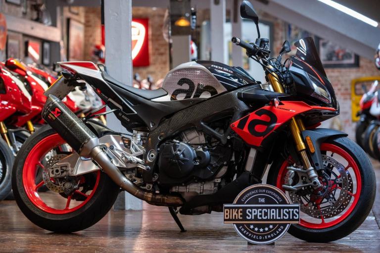 Aprilia Tuono 1100 V4 *Akrapovic End Can*