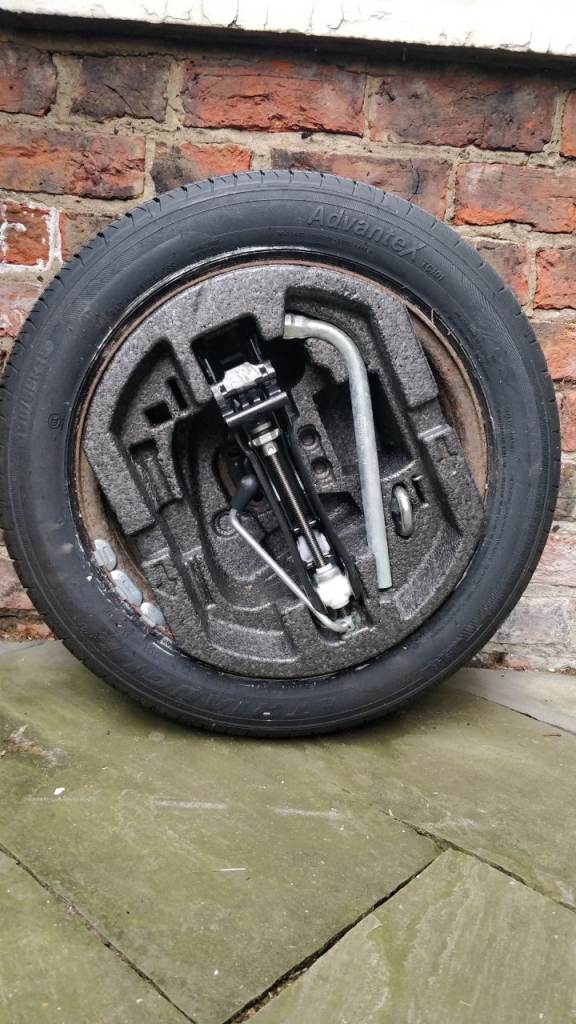 Spare tyre kit for Skoda Fabia Mk2. Unused tyre.