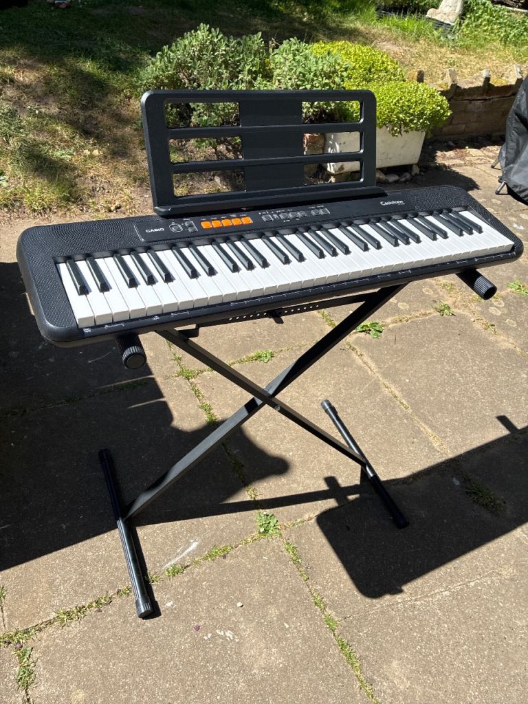 Casio Casiotone CT-S100 Keyboard with stand