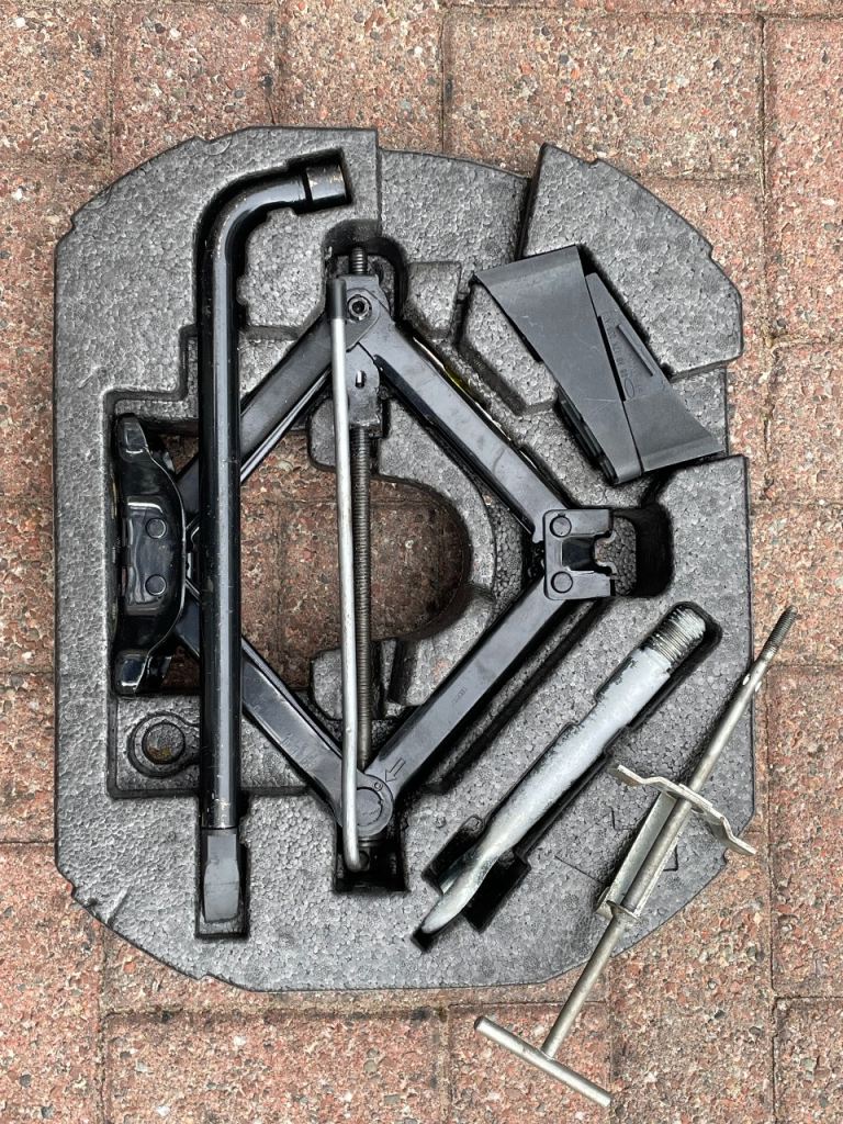 JAGUAR XF S-TYPE XJ F-pace Evoke Tool Kit with foam insert to fit inside the wheel