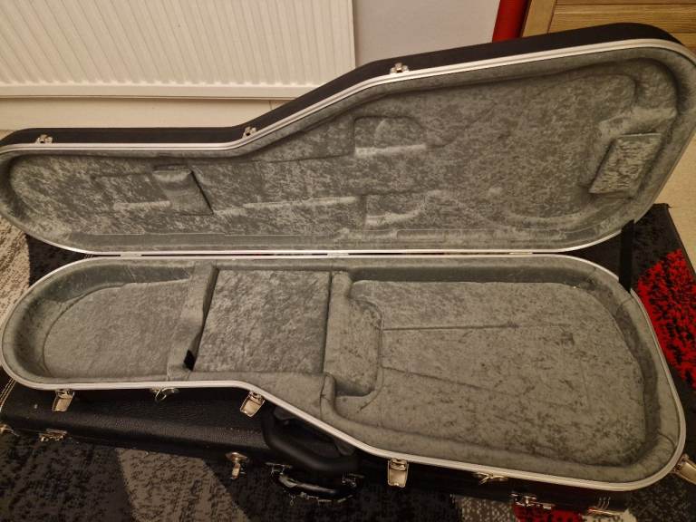 (Sold) Hiscox guitar case (universal size) 
