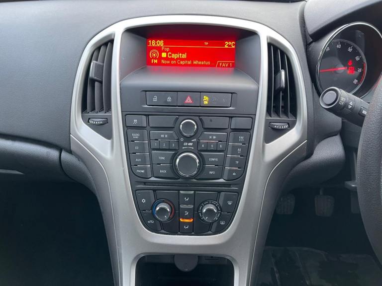 Vauxhall, ASTRA, Hatchback, 2010, Manual, 1398 (cc), 5 doors