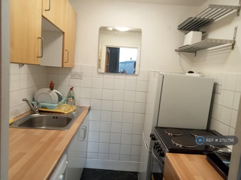 1 bedroom flat in Henderson Street, Edinburgh, EH6 (1 bed) (#2712756)