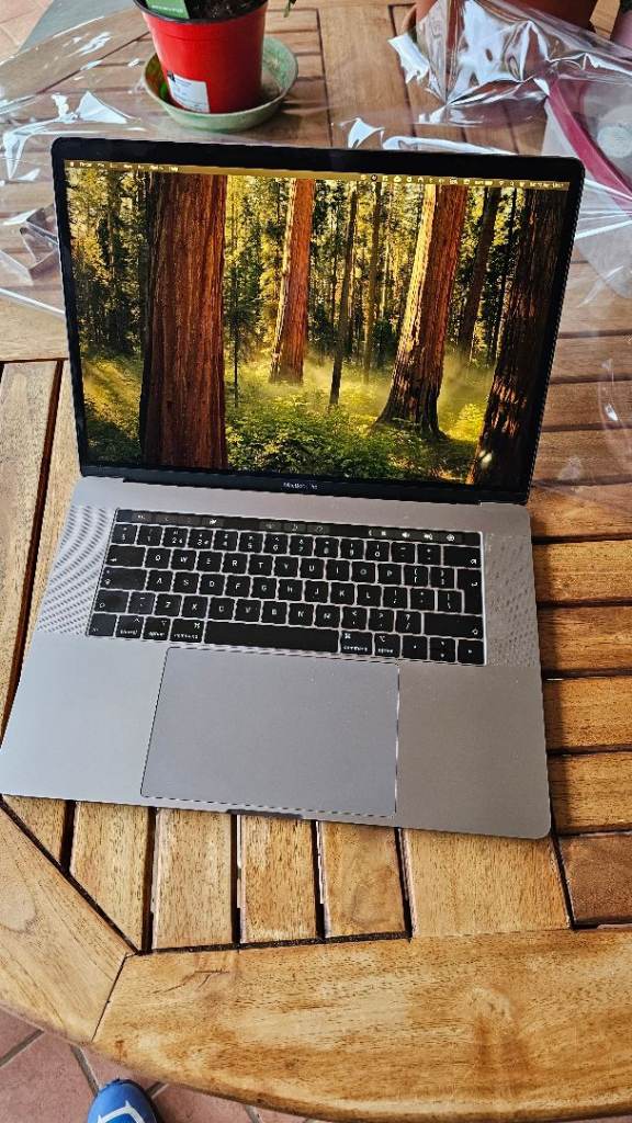 MacBook Pro 15" (2019) — i7/16GB/500GB, Touch Bar