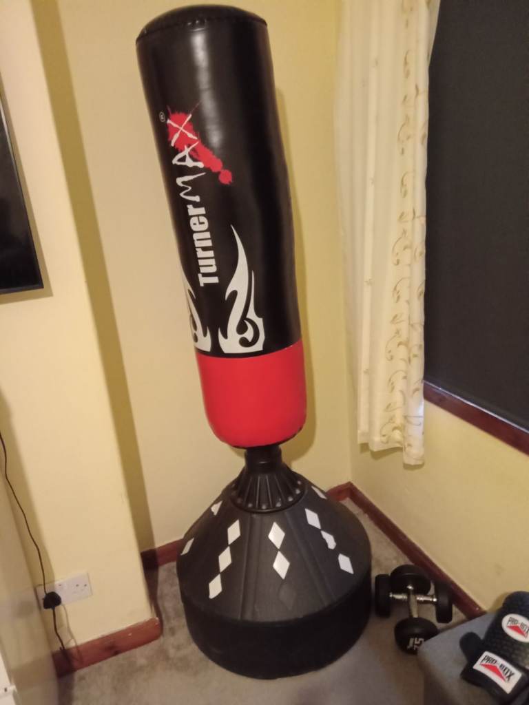 Punchbag qnd gloves 