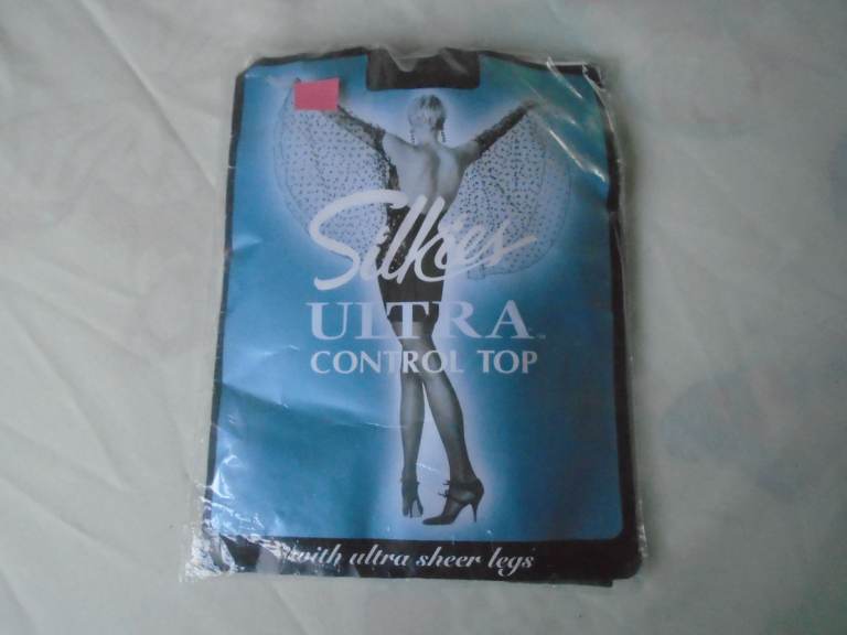 Ladies girls medium Silkies Ultra Control Top with ultra sheer legs, tights, new in pack