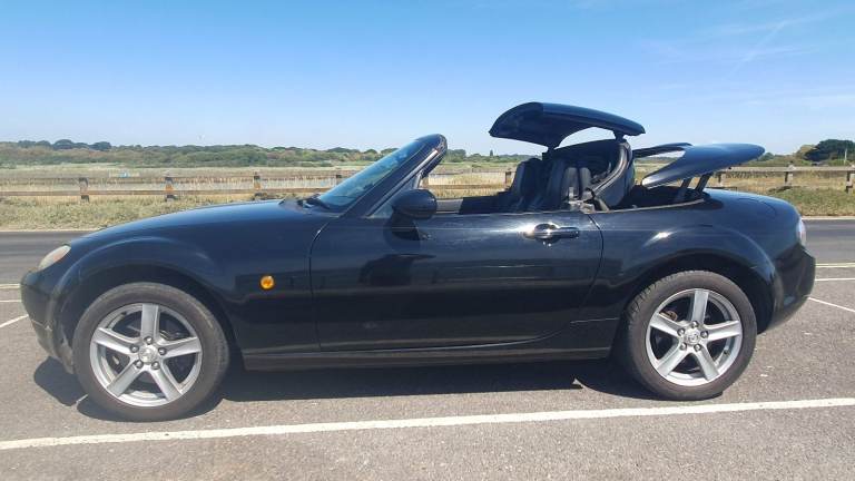 2007 Mazda MX-5 Convertible with Electric Hard Top and fresh MOT