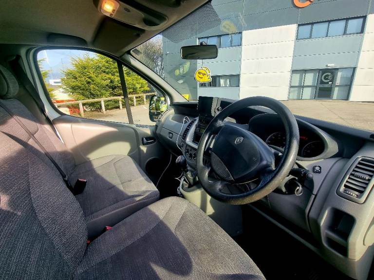 RENAULT TRAFFIC MPV 9 SEATER 2014