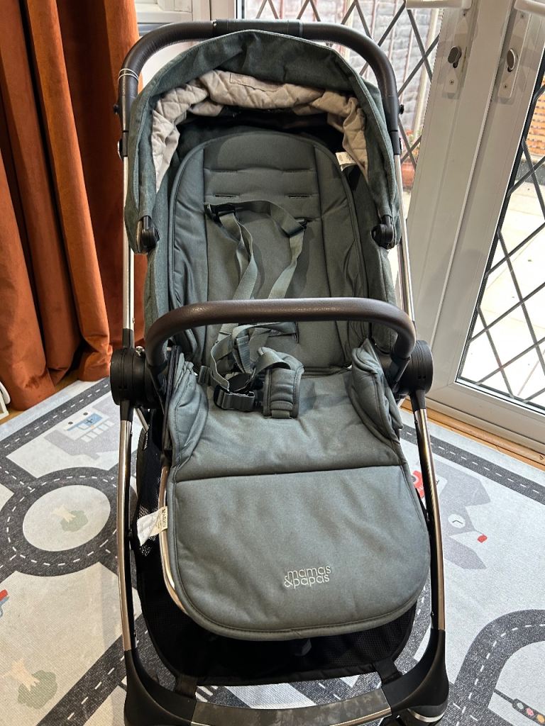 Mamas and Papas Strada Pram Bundle - Pram + Carry Cot + Backpack + Footmuff + Hand Warmers